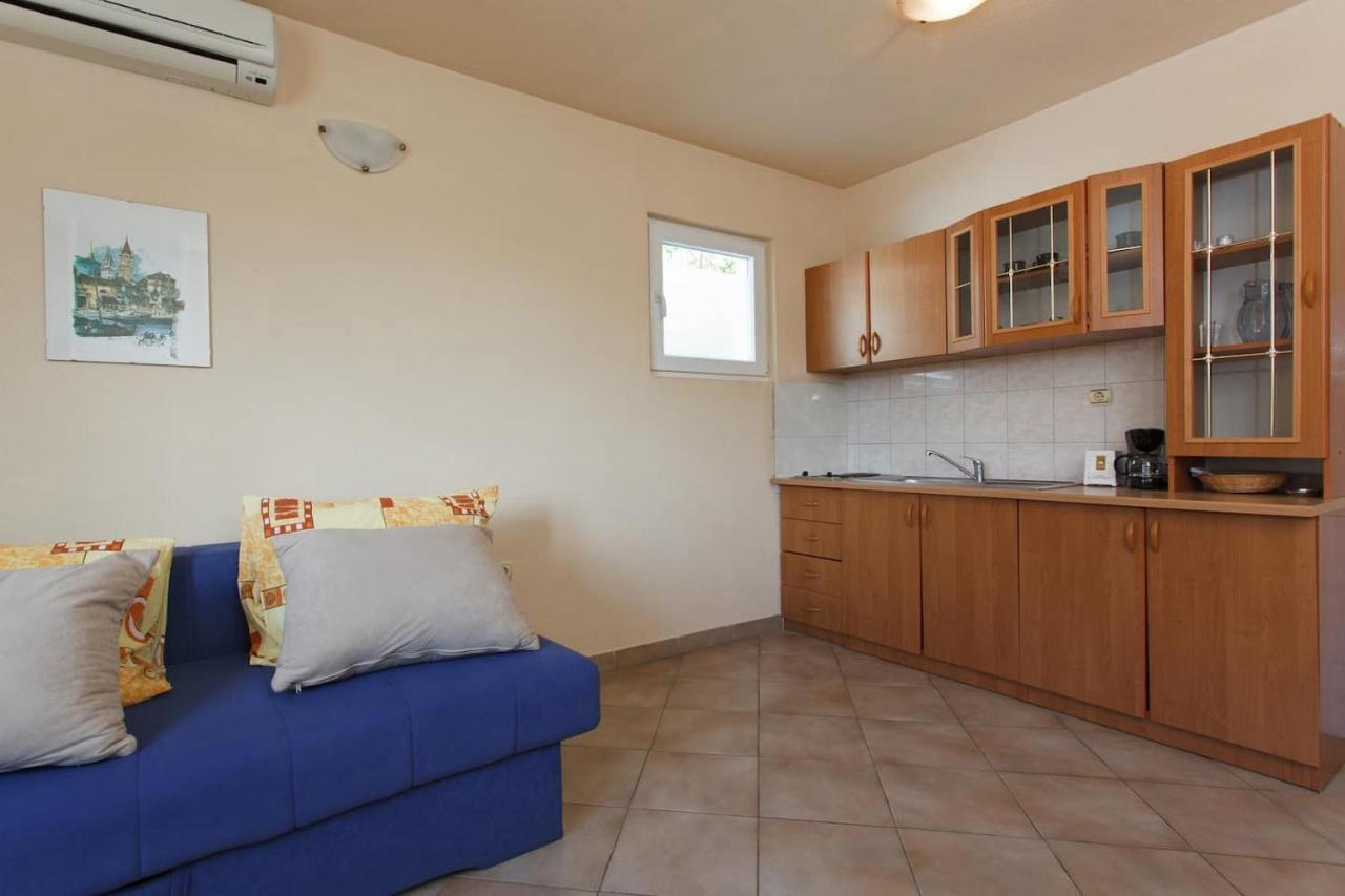Gold Apartment
