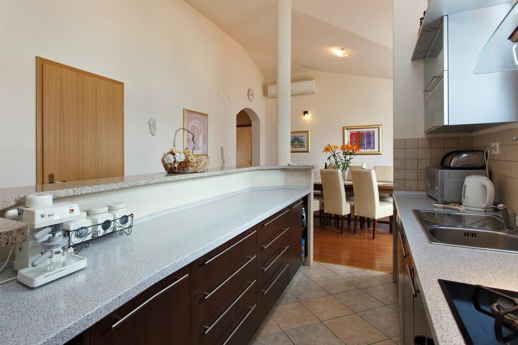 Gold Apartment